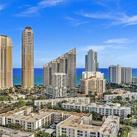One Bedroom Steps Away From The Beach! Sunny Isles Beach Exterior foto