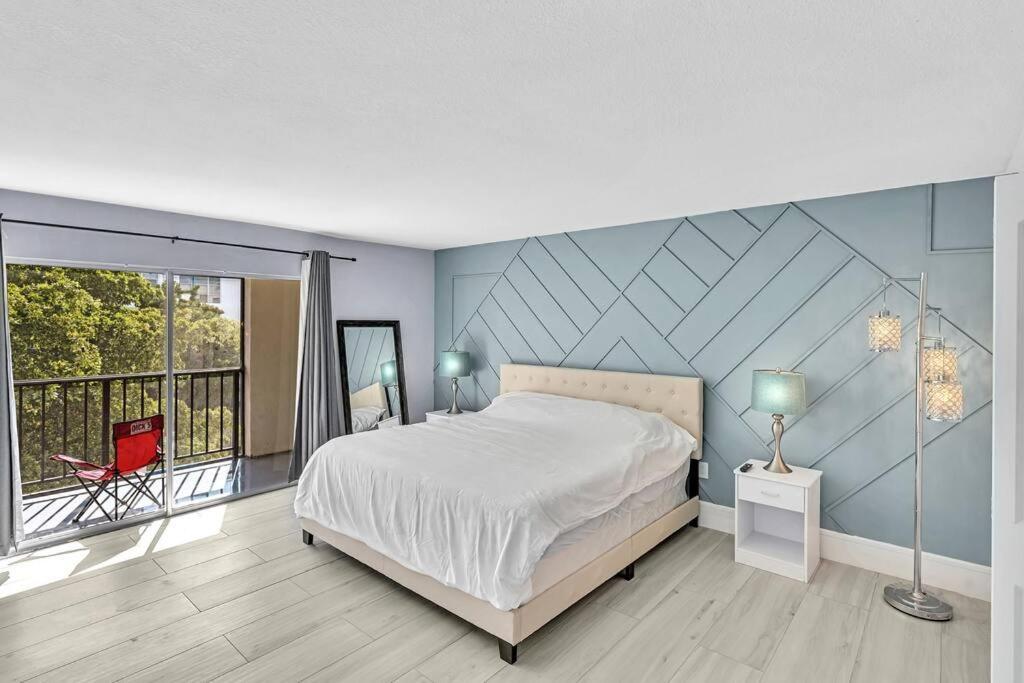 One Bedroom Steps Away From The Beach! Sunny Isles Beach Exterior foto
